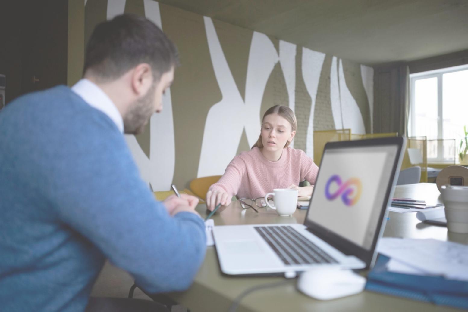 Moderne Arbeitsumgebung bei hubwexonit